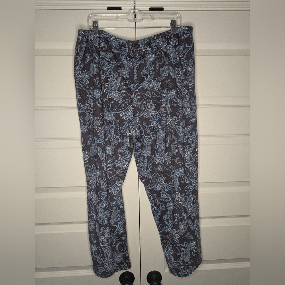 NWOT Unbranded Women Petite 1X Cropped Pajama Pants Dark Grey with Blue Design - Picture 2 of 14